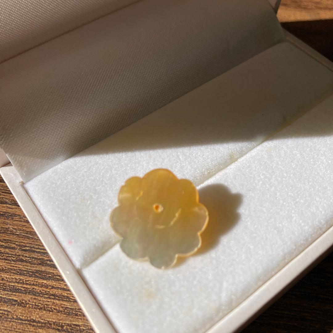 白蝶貝カービング パール付き