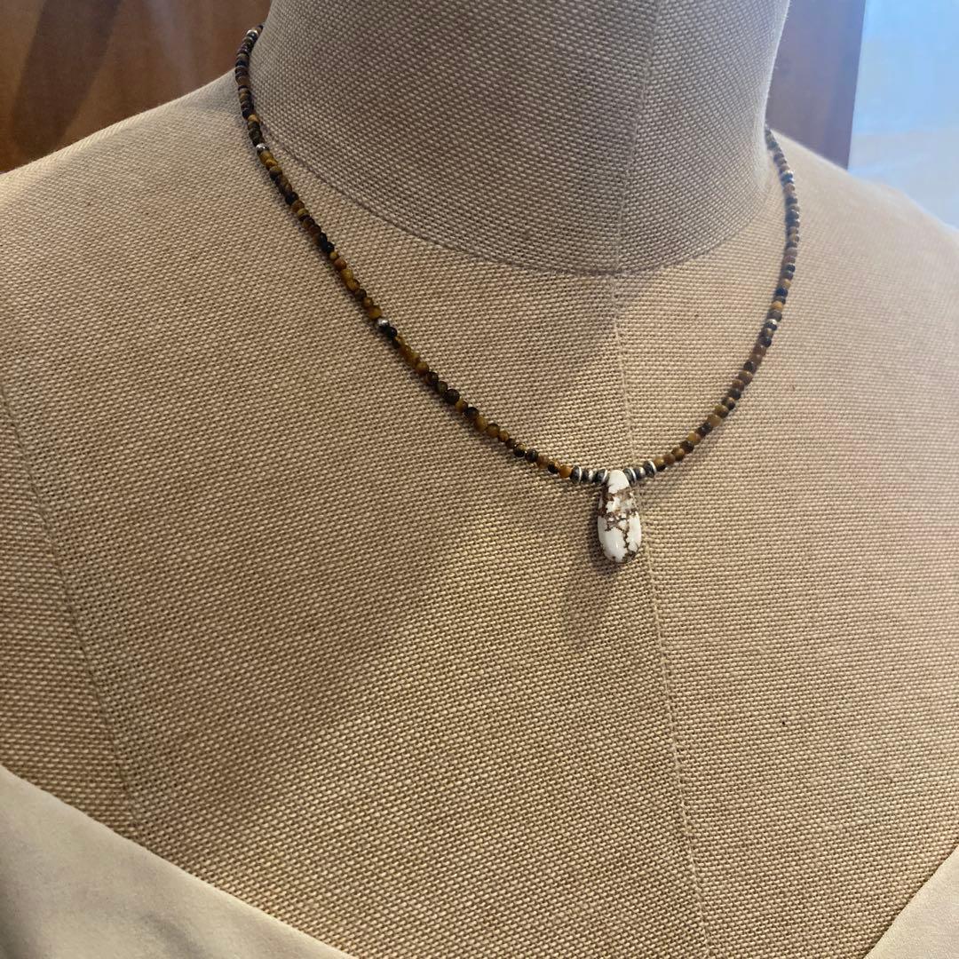 hira様 小粒タイガーアイとワイルドホース、ナバホパールのデザインネックレス