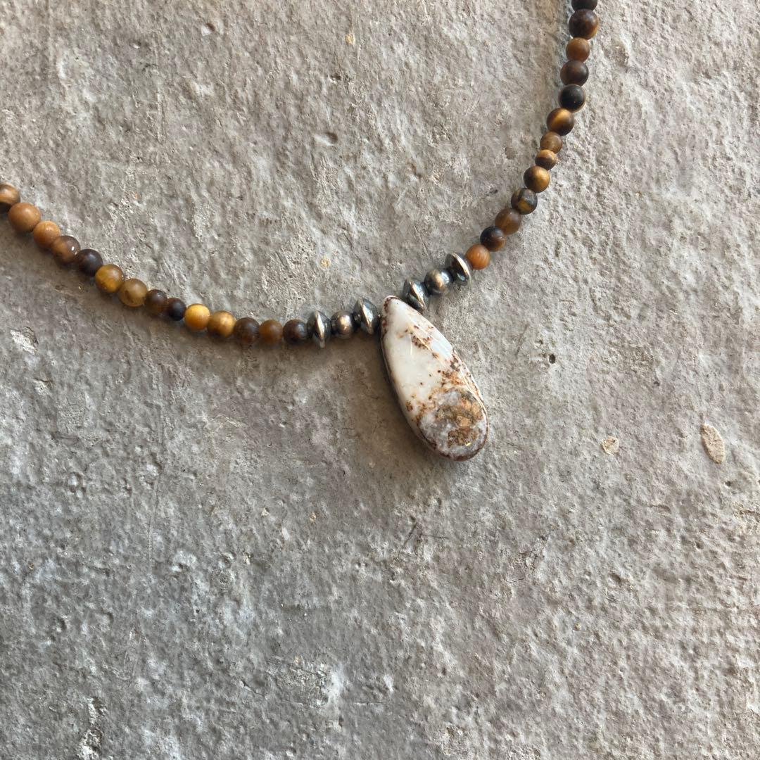 hira様 小粒タイガーアイとワイルドホース、ナバホパールのデザインネックレス