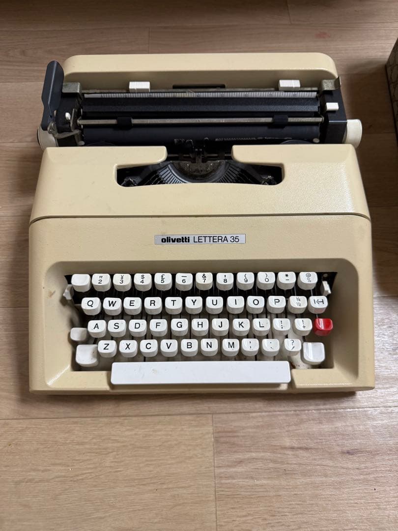 Gucci グッチ　オリベッティ　タイプライターLETTERA35