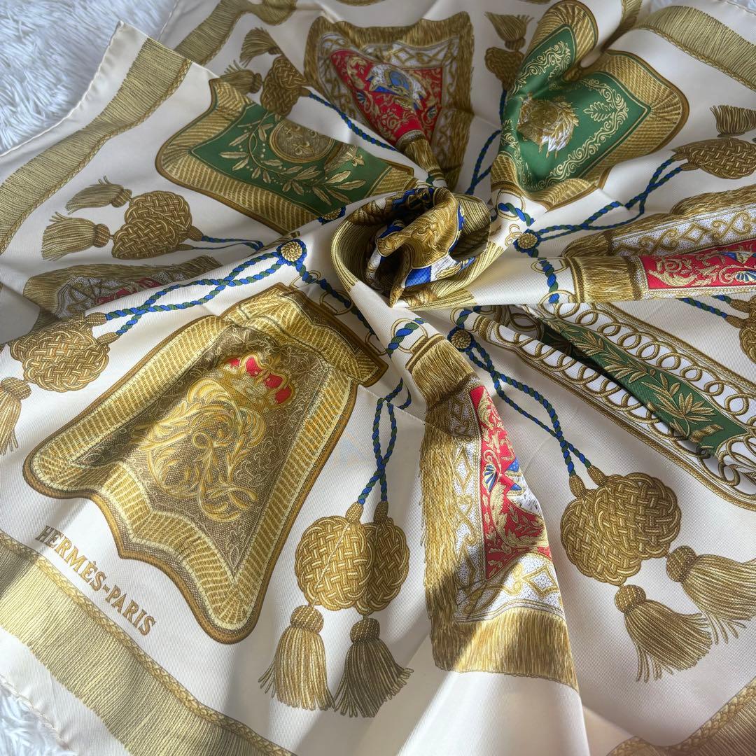 HERMES エルメス 大判 スカーフ カレ90 シルク100% サーベル飾り