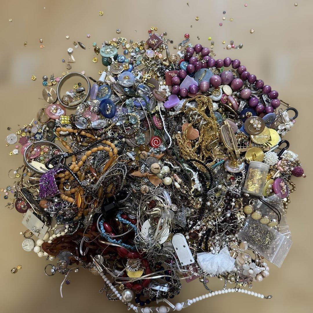 アクセサリー大量まとめ売り　6.0kg ジャンク