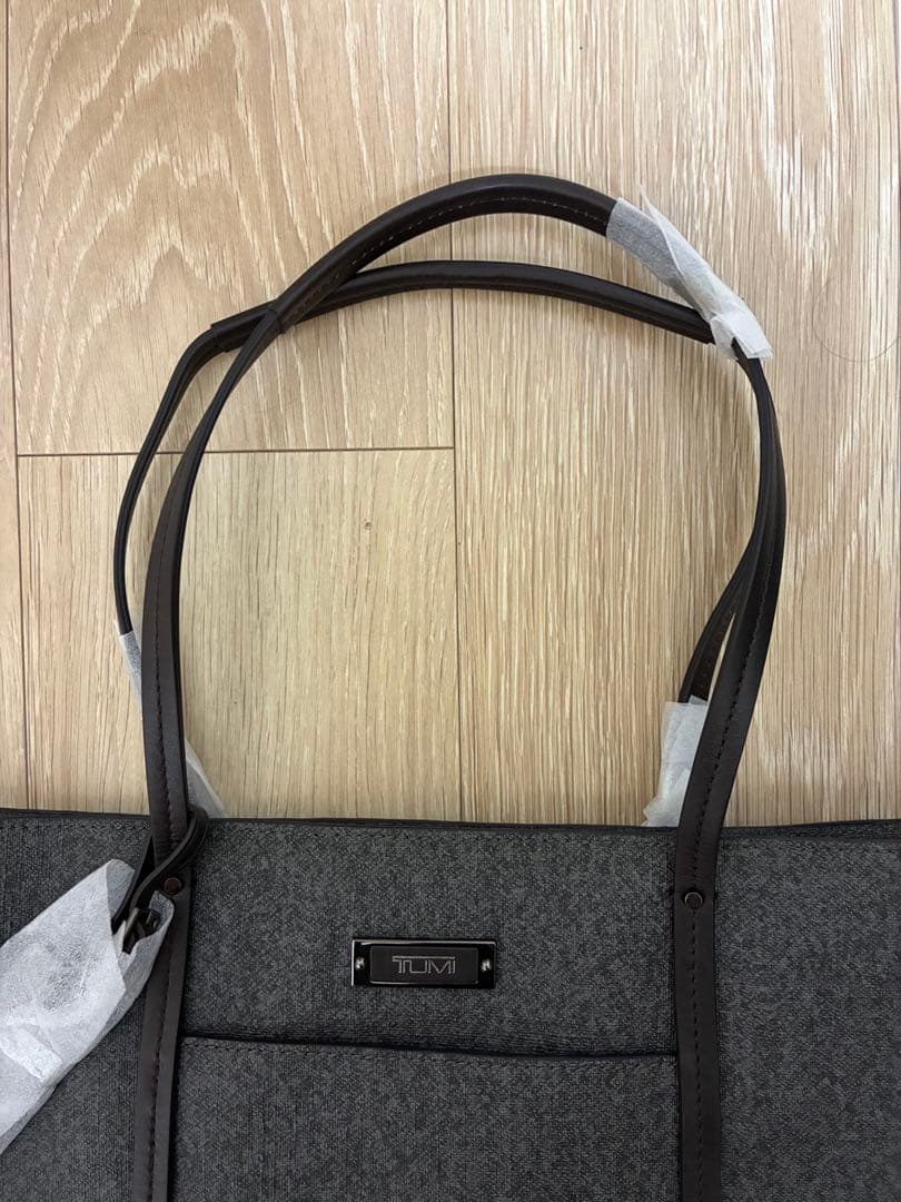TUMIトートバッグ。