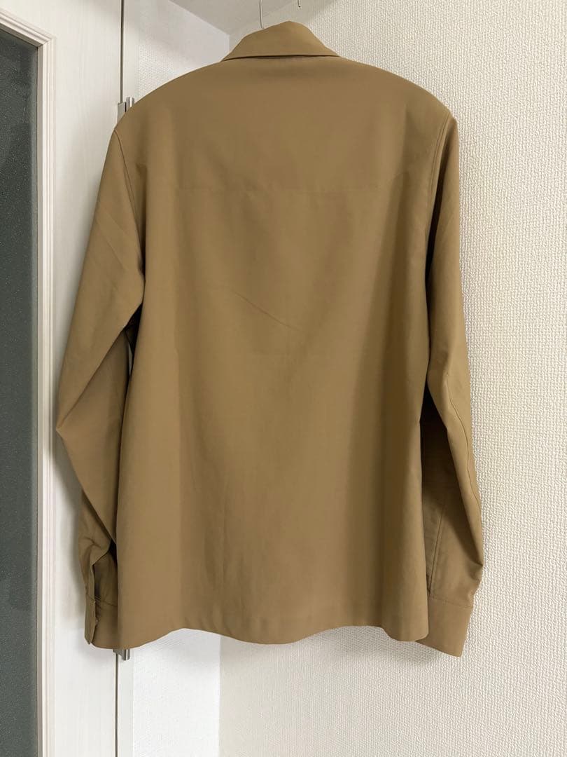 アークテリクス　ベージュ長袖シャツ