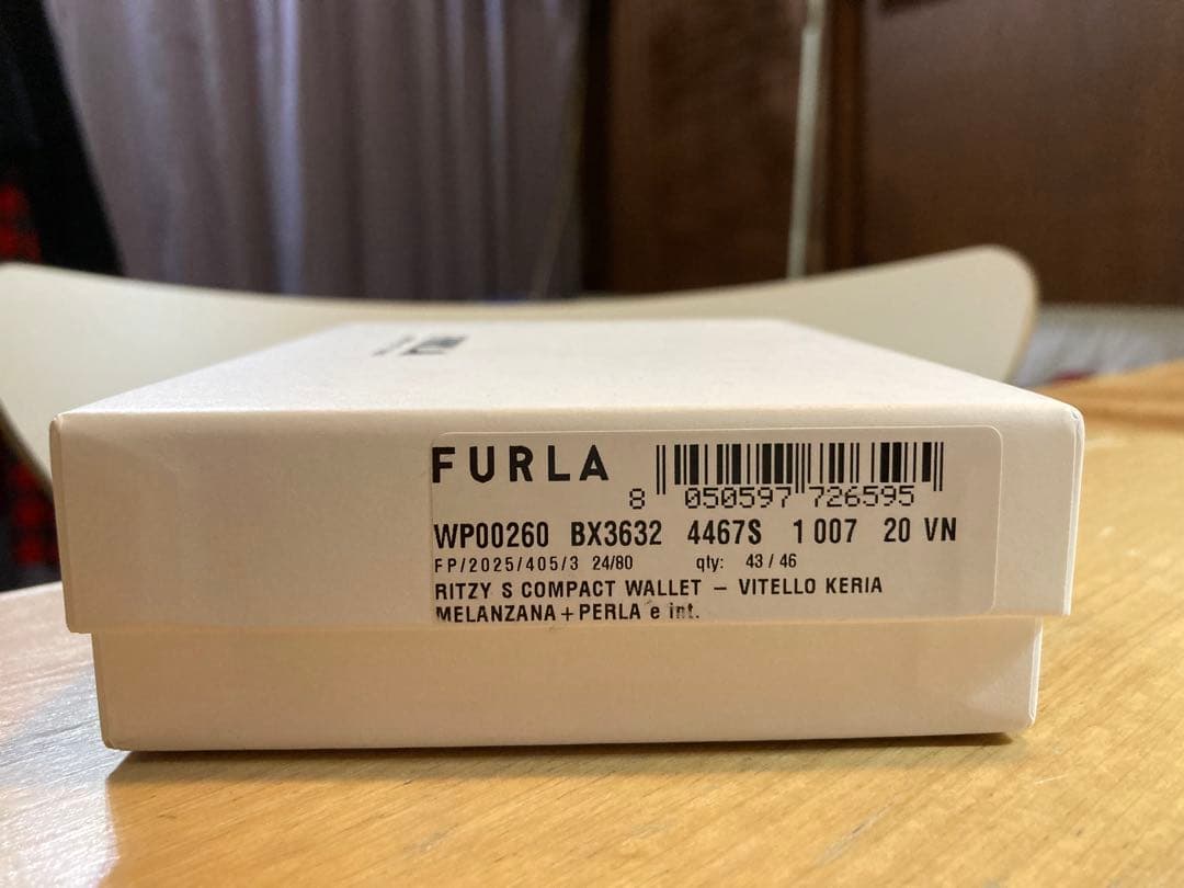 FURLA グレー 二つ折り財布