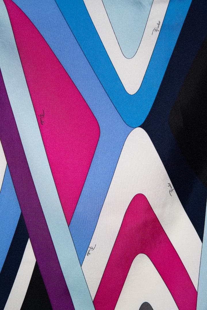 未使用　EMILIO PUCCI シルクスカーフ