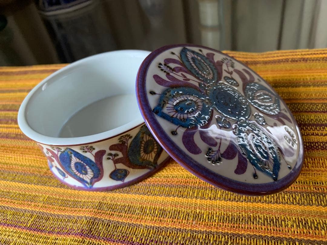 ロイヤルコペンハーゲン　ビンテージのテネラ蓋物ベルテイェッセン色が綺麗！