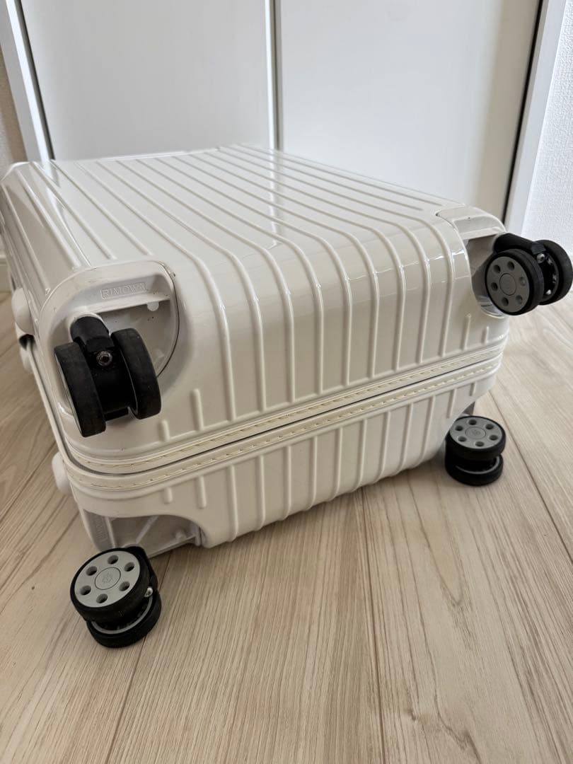 新品同様 RIMOWA 36L Essential cabin 機内持込サイズ白