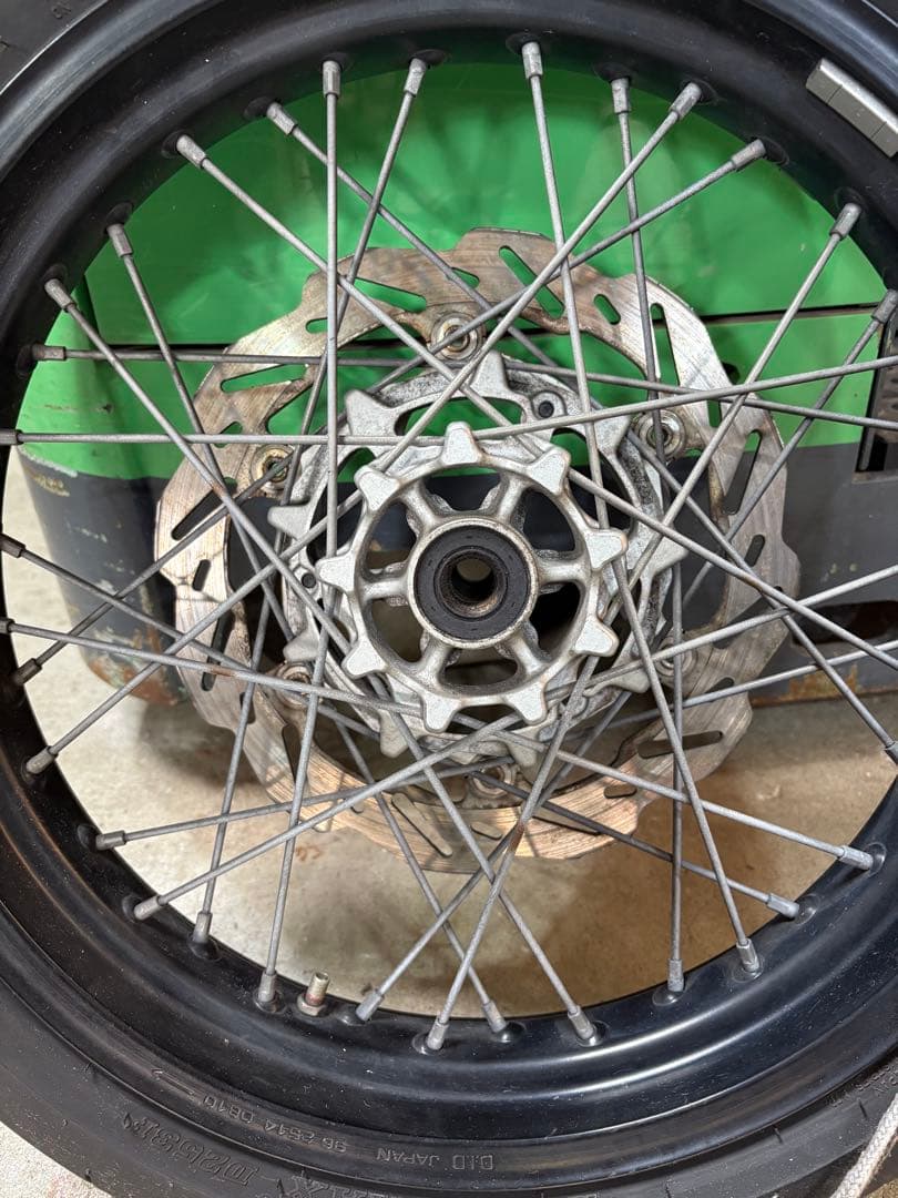 バイクタイヤ　ホイール付き　120/70 R17 M/C 車種不明