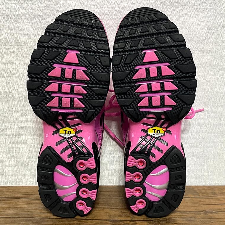 美品 ナイキ ウィメンズ エア マックス プラス SE ピンク 24.5m