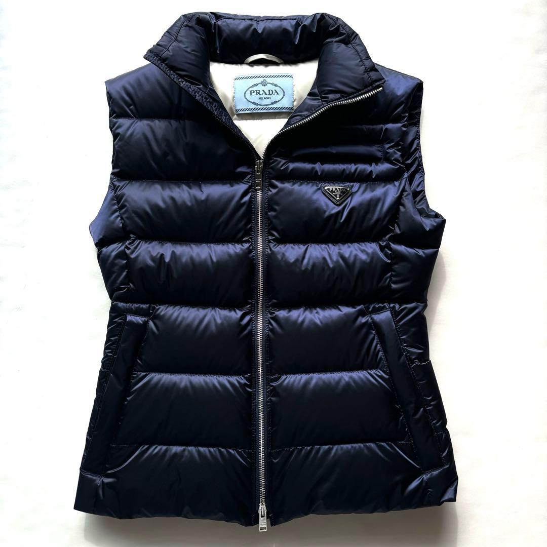 【極美品】近年モデル プラダ ダウンベスト 38 ネイビー 三角ロゴプレート