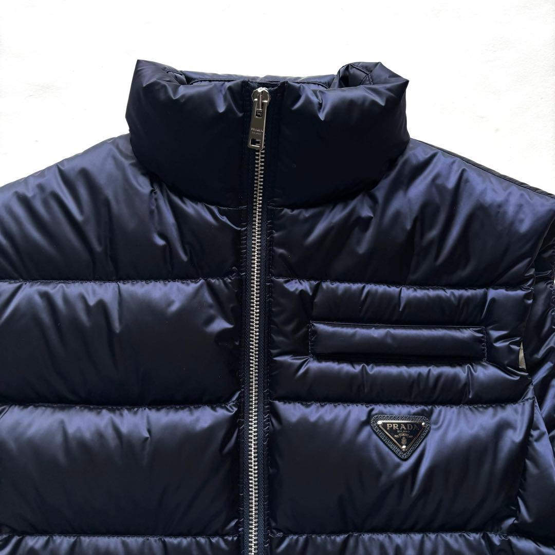 【極美品】近年モデル プラダ ダウンベスト 38 ネイビー 三角ロゴプレート