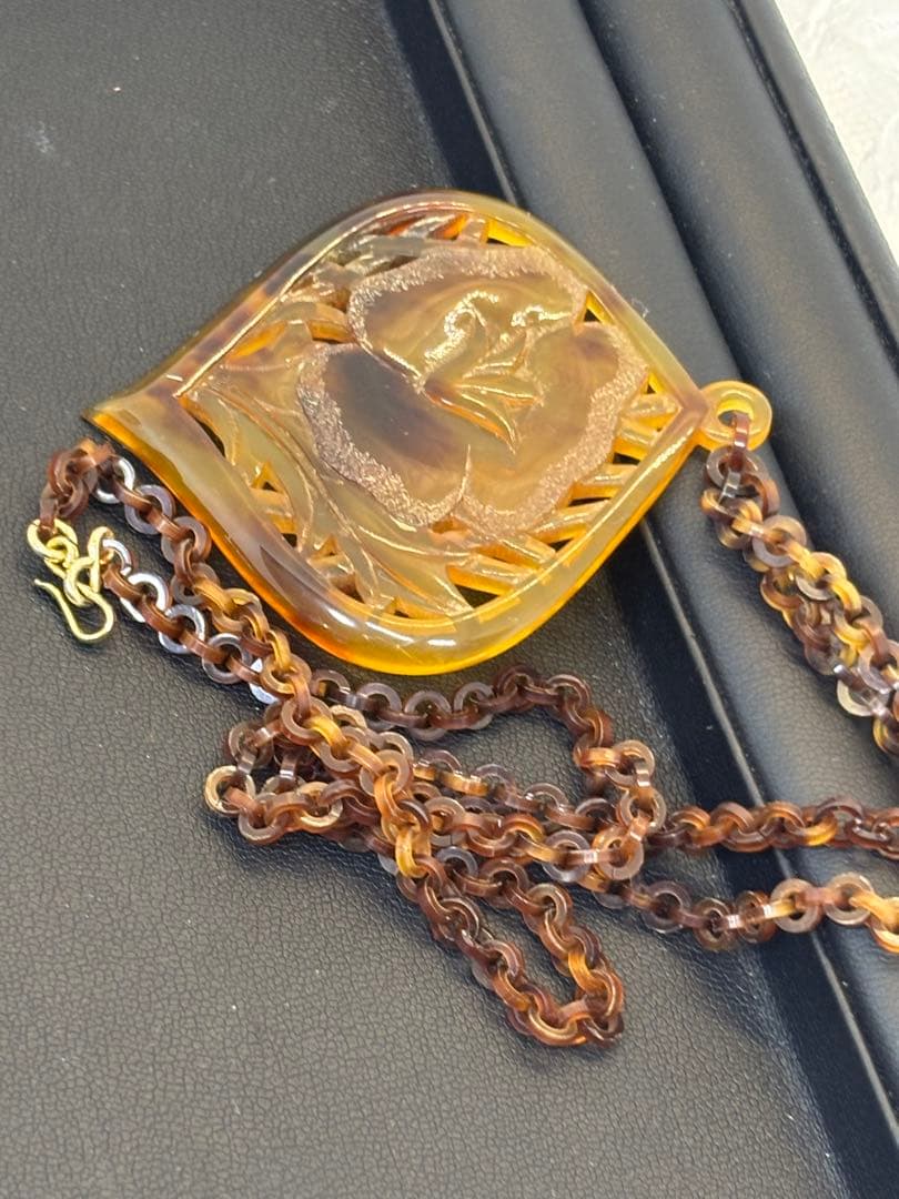 一点物 鼈甲製　花彫刻 ロングネックレス レディース　オシャレ　上品