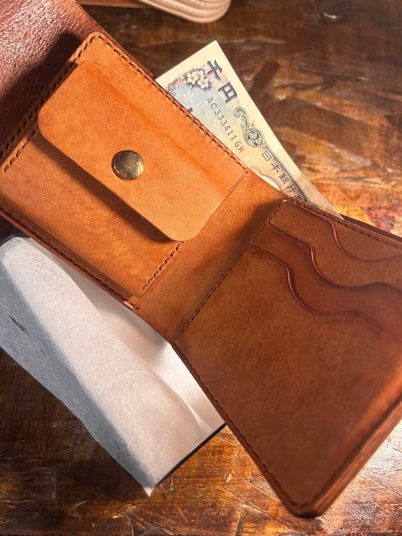 新品！コンパクト　本革　イタリア製マルゴーレザーウォレット　総手縫い真鍮金具