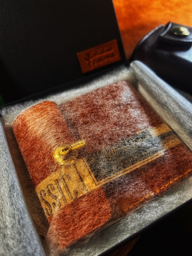 新品！コンパクト　本革　イタリア製マルゴーレザーウォレット　総手縫い真鍮金具