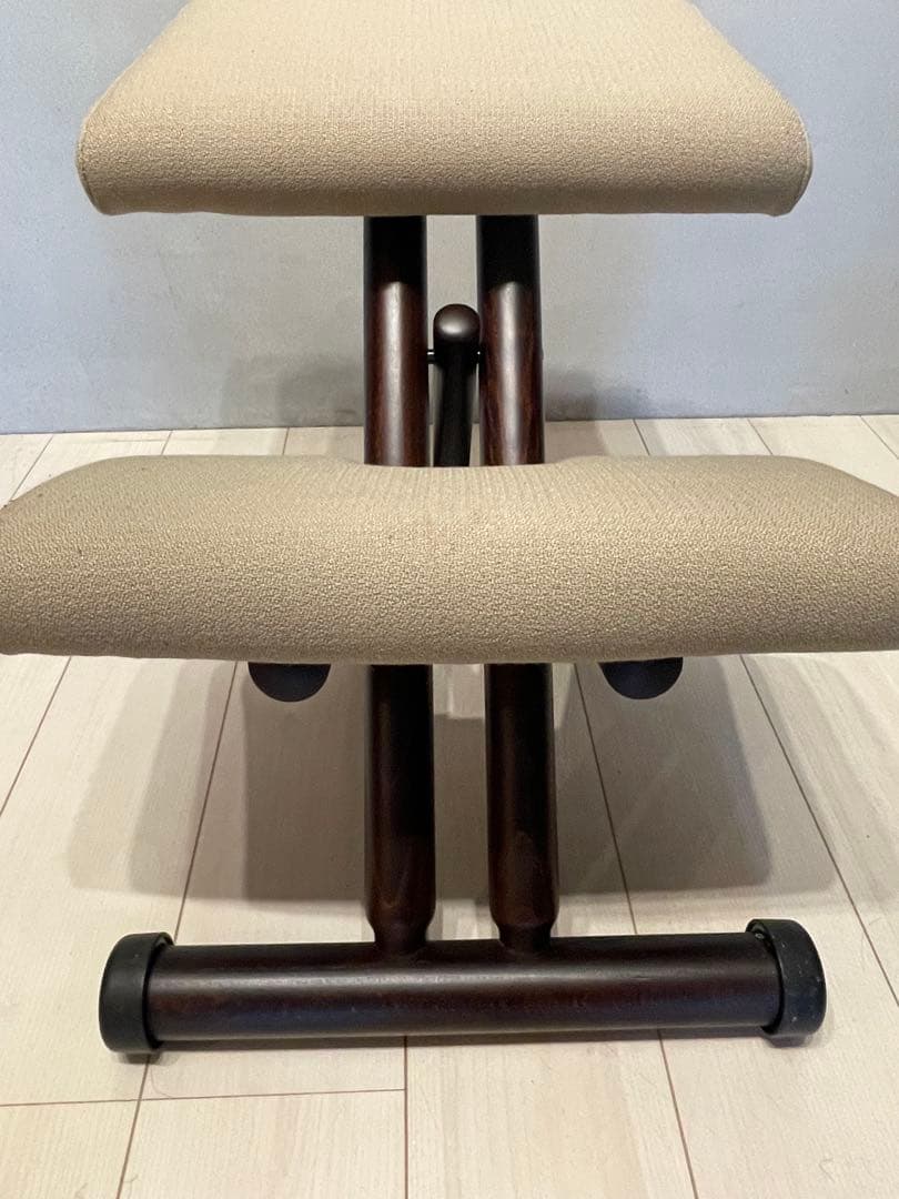美品　STOKKE ストッケ　バランスチェア　在宅ワーク　腰痛対策　ベージュ