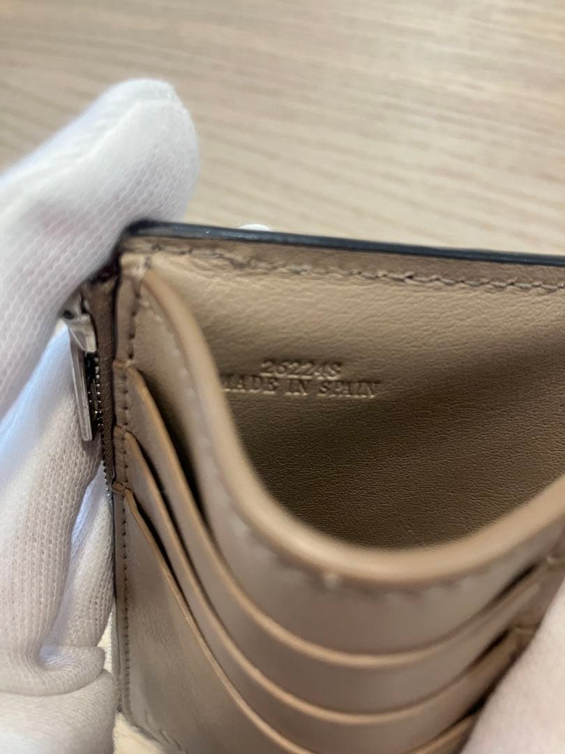 ににに　LOEWE アナグラム バーティカル ウォレット スモール サンド