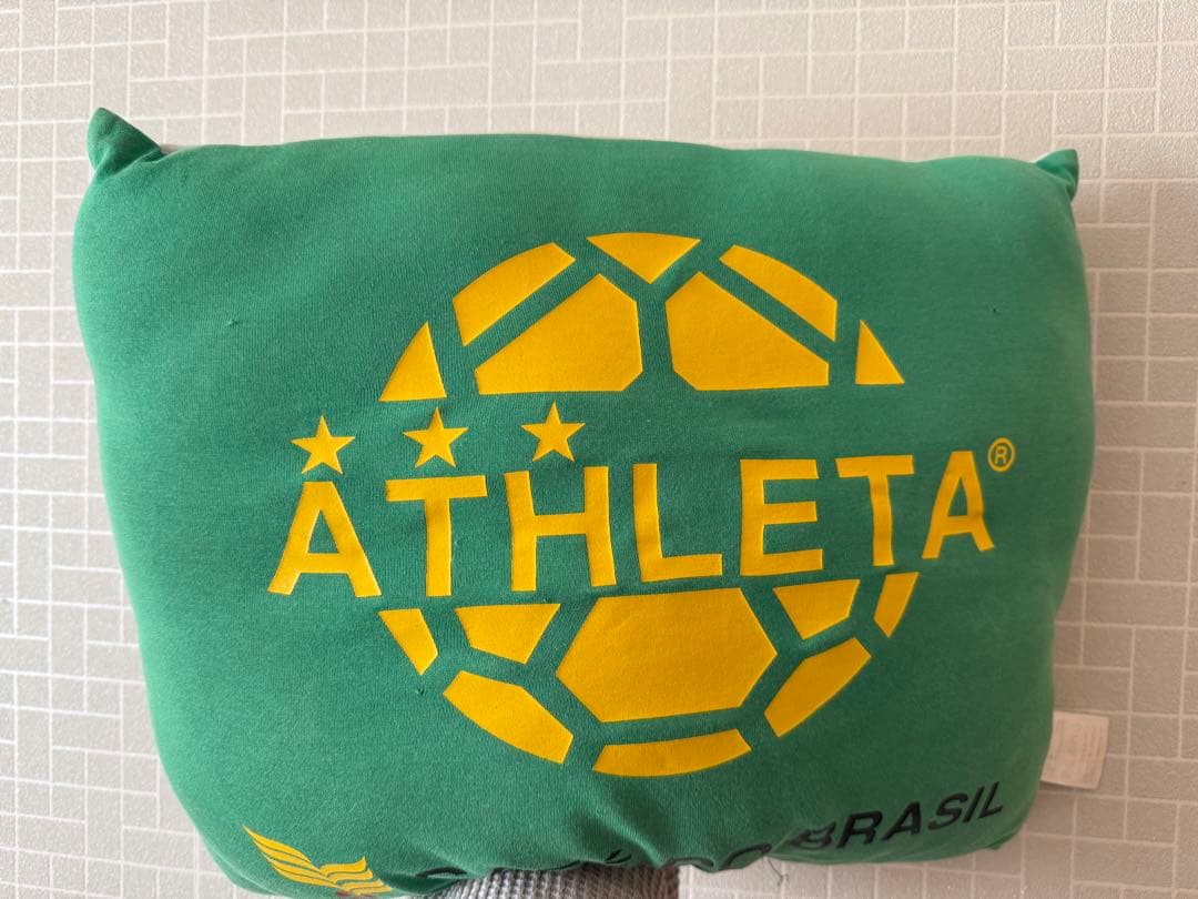 ATHLETA クッション 緑色 キャラクターイラスト