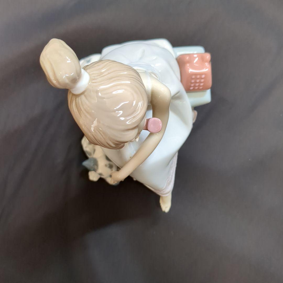 リヤドロ　大事な電話　置物