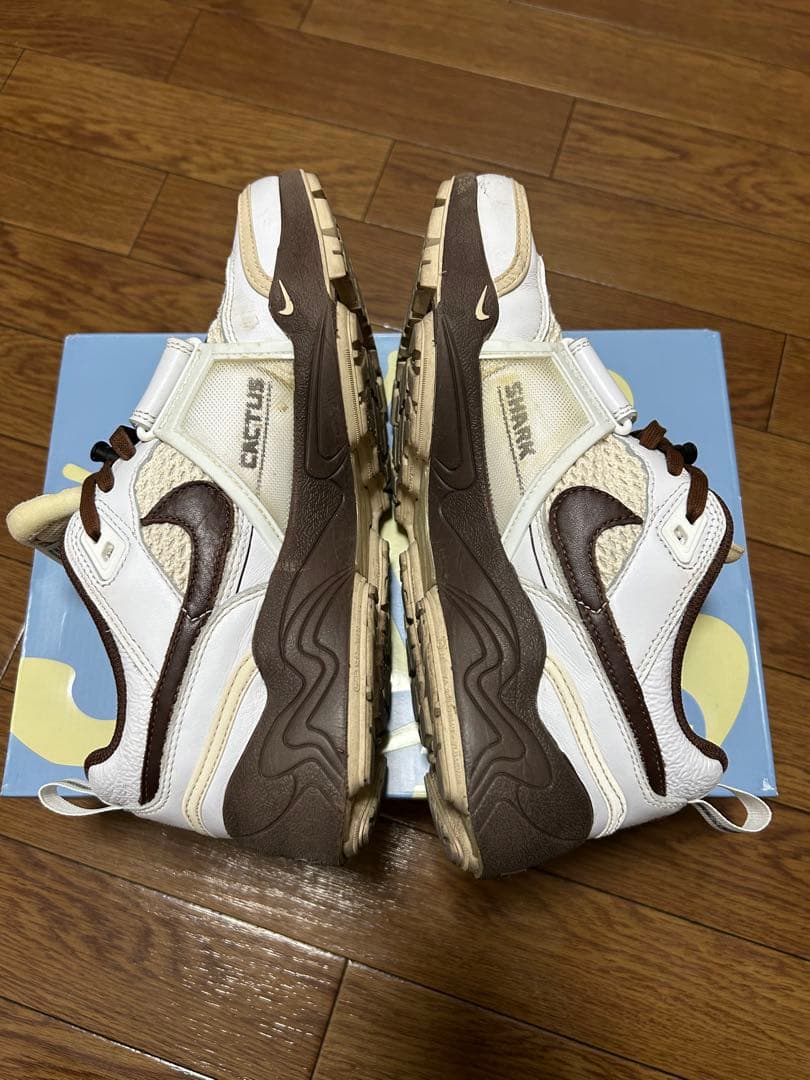 最終値下げTravis Scott × Nike Zoom Field Jaxx