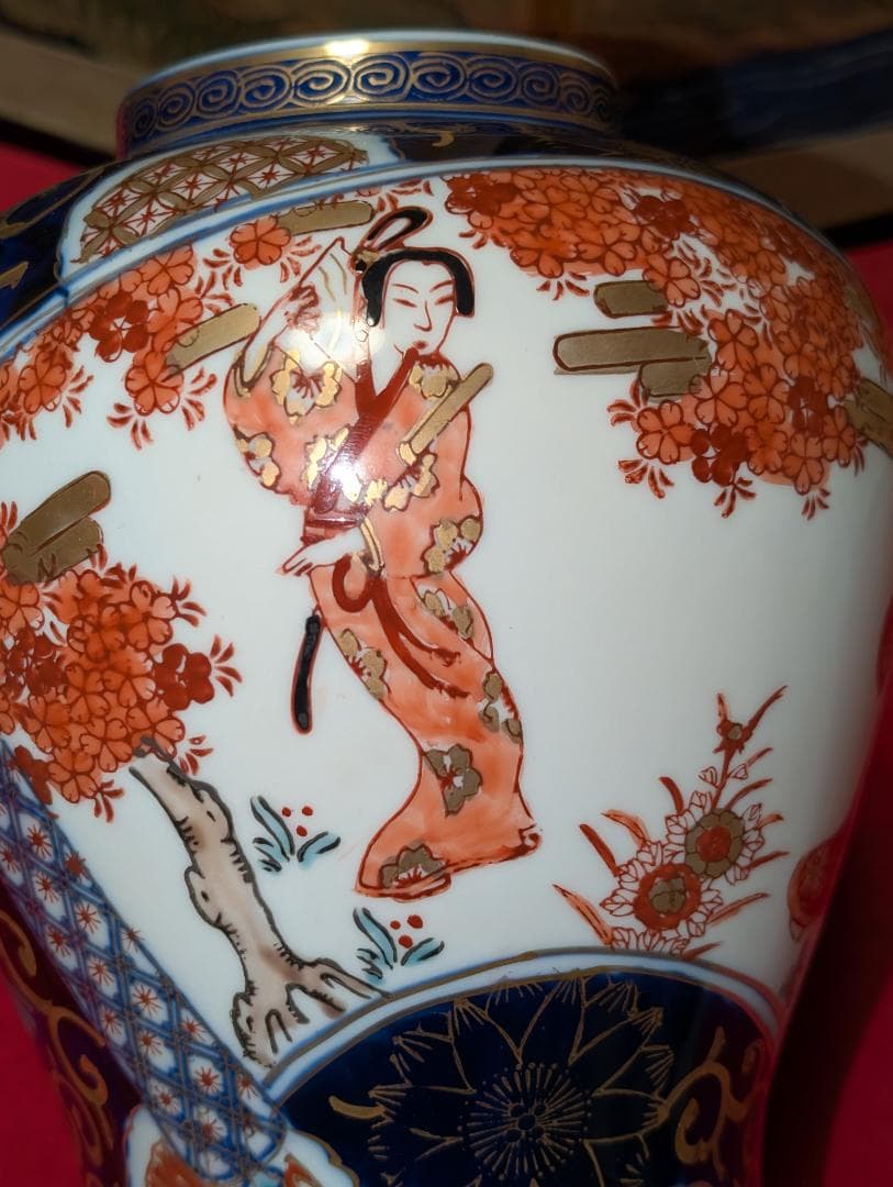 秀峰　染錦　飾り壺　沈香壺　共箱入　高さ31cm