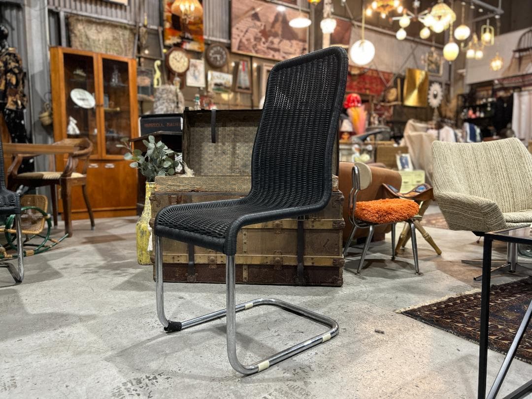 【美品ダイニングチェア④】　黒　ブラック　カンチレバー