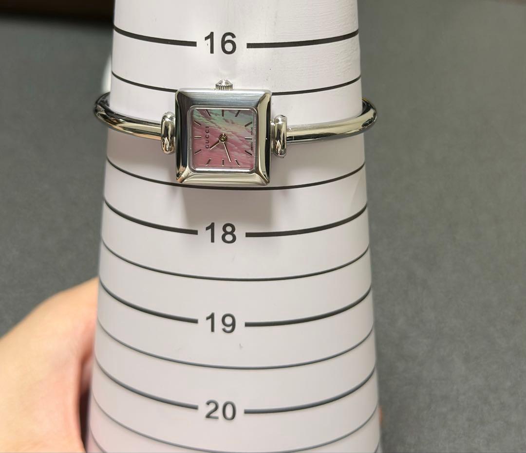 動作品GUCCI バングルウォッチ1900L アナログ クウォーツ ピンク文字盤