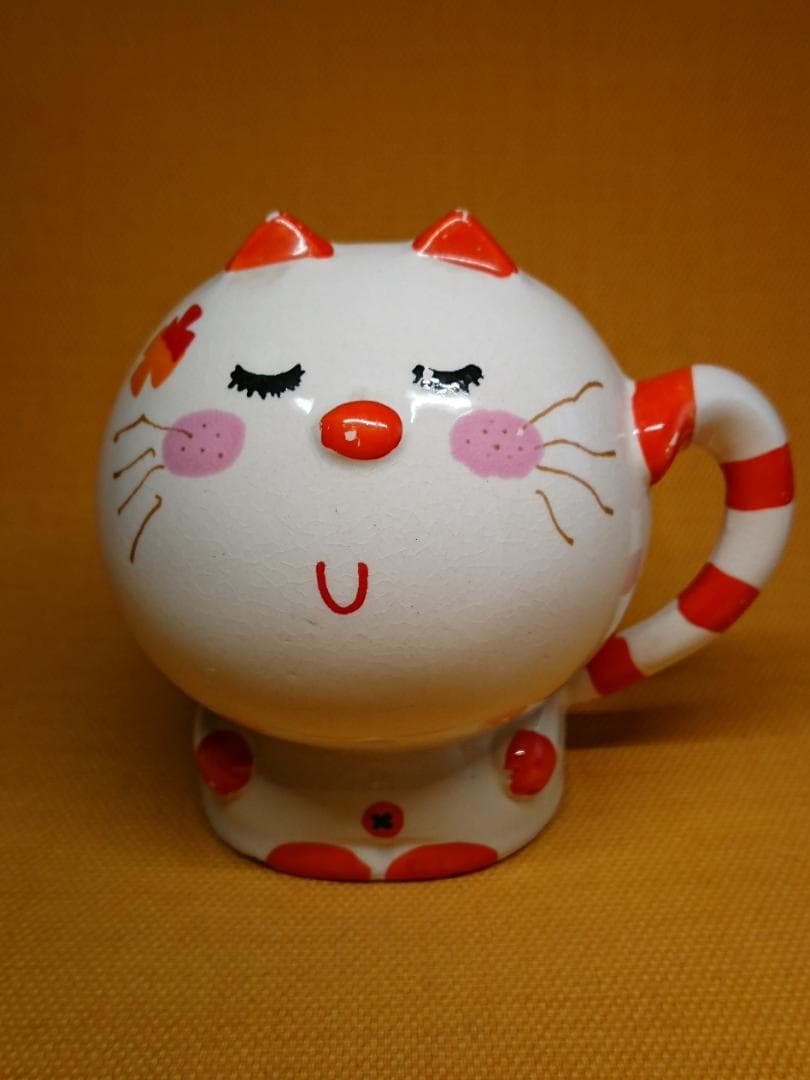 とら　ねこ　人形　陶器　オブジェ　置物　インテリア　工芸品　美術品　A3346