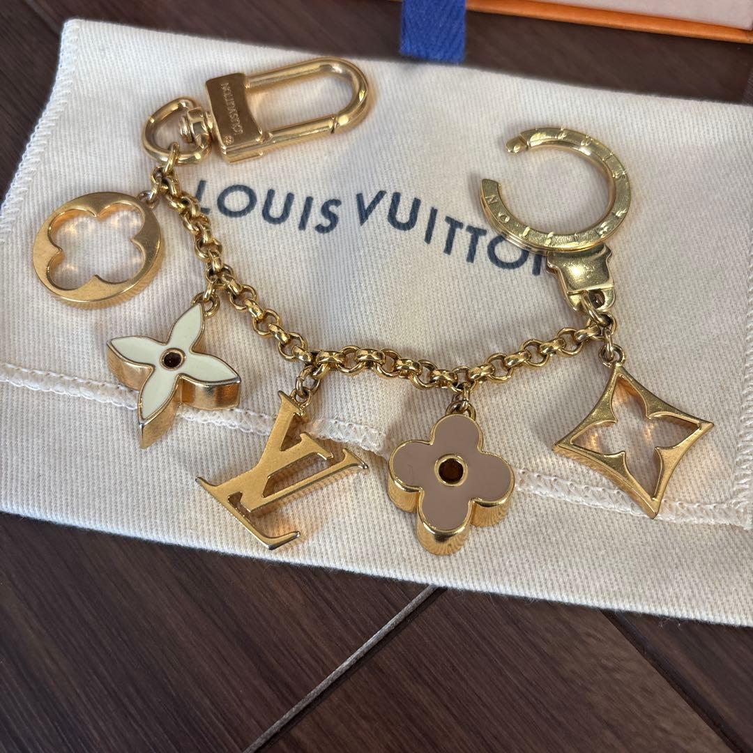 LOUIS VUITTON ゴールドチャームキーホルダー