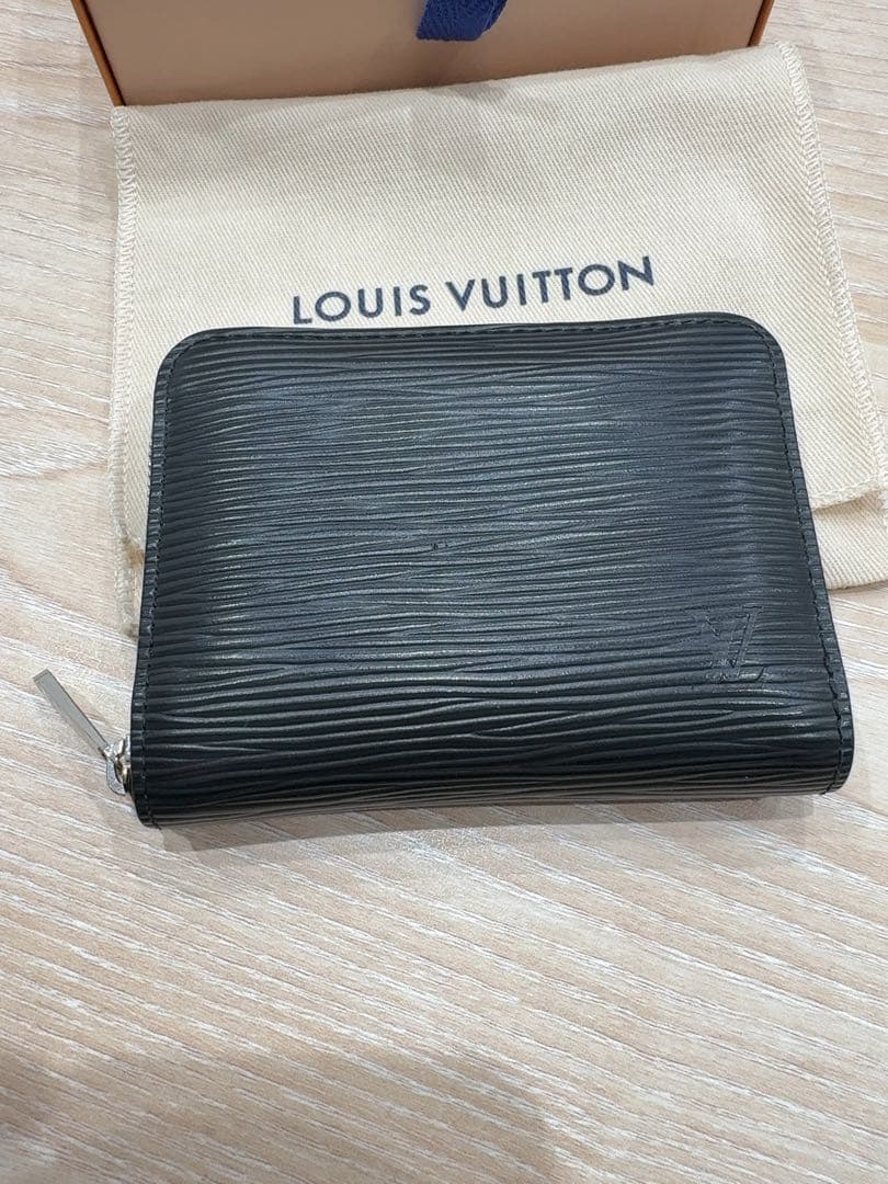 LOUIS VUITTONエピ　ヴィトン エピ ジッピーパースM60152