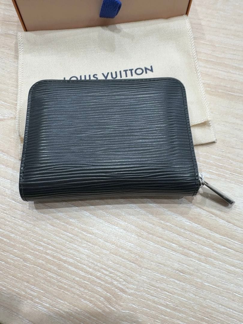 LOUIS VUITTONエピ　ヴィトン エピ ジッピーパースM60152