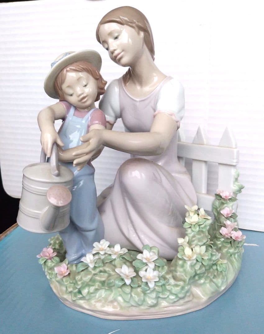 レア 美品 リヤドロ LLADRO ママのお手伝い フィギュリン 箱あり8028