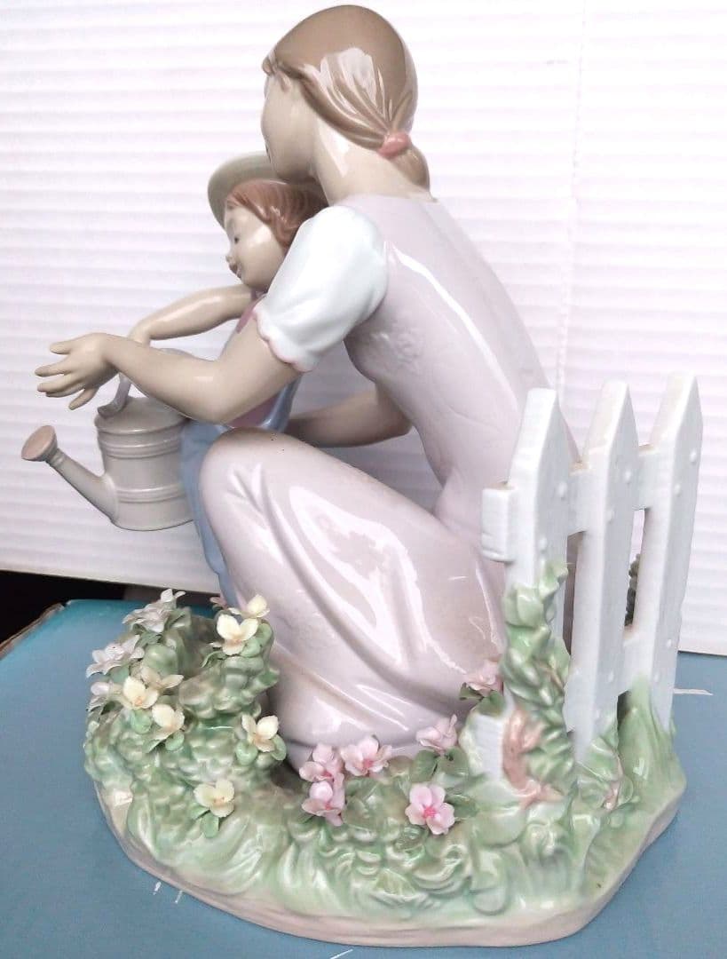 レア 美品 リヤドロ LLADRO ママのお手伝い フィギュリン 箱あり8028