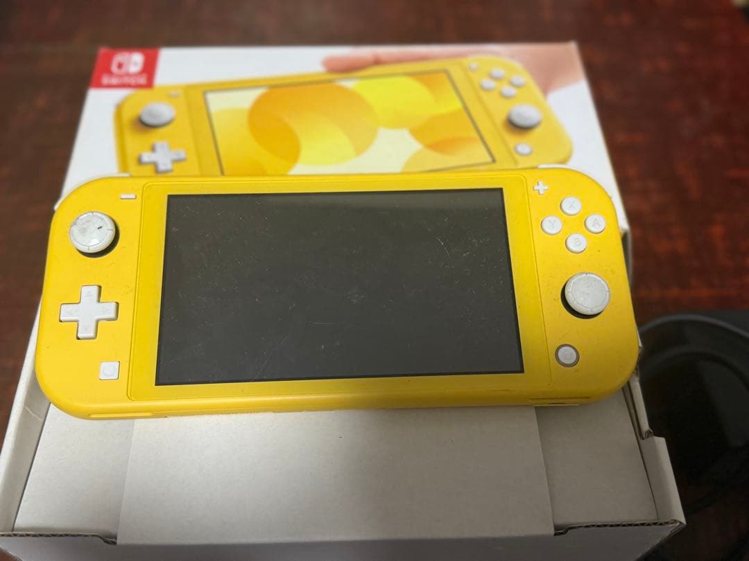Nintendo Switch Lite イエロー　箱　充電器あり