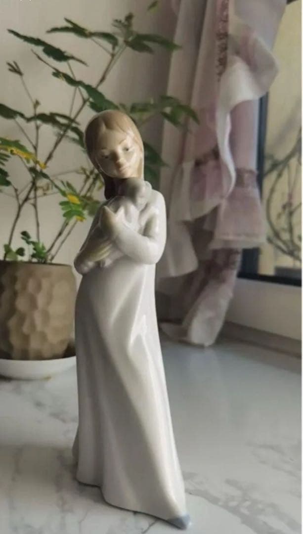 リヤドロ 少女と子犬