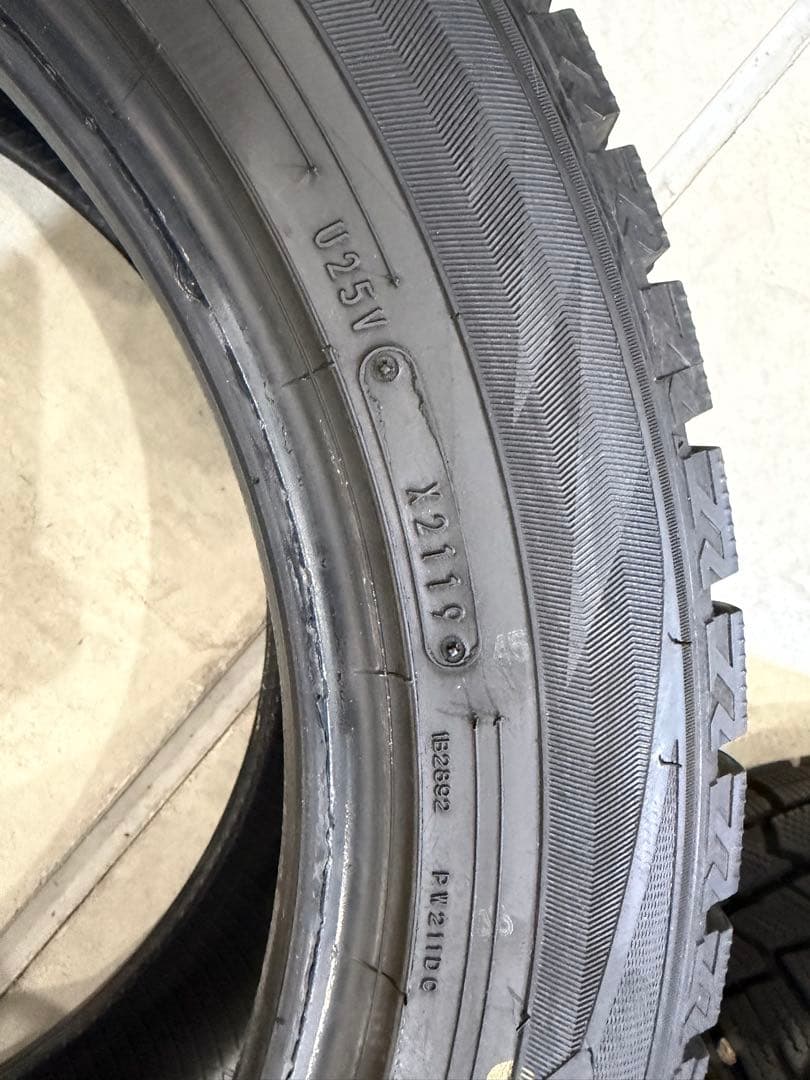 スタットレスタイヤ　235/50R18　中古　購入前にコメントください