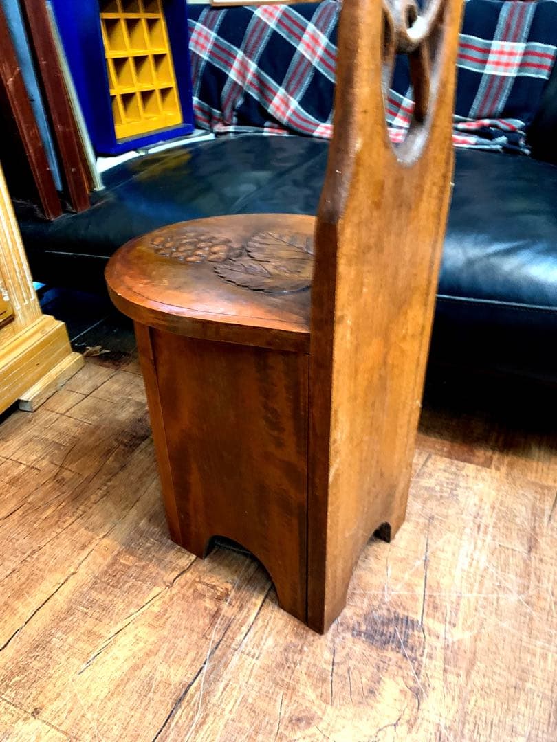 ヴィンテージ透かし彫り飾り椅子　収納付き