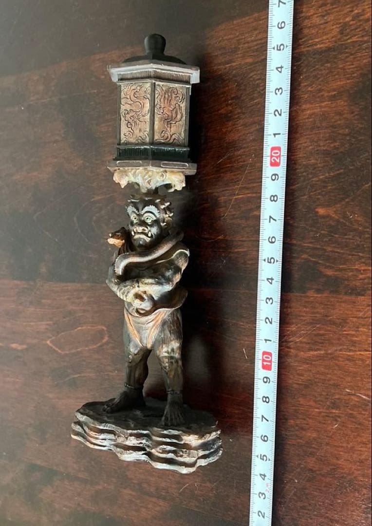 小さいけれど迫力があります　奈良・興福寺の国宝　龍燈鬼立像　レプリカ