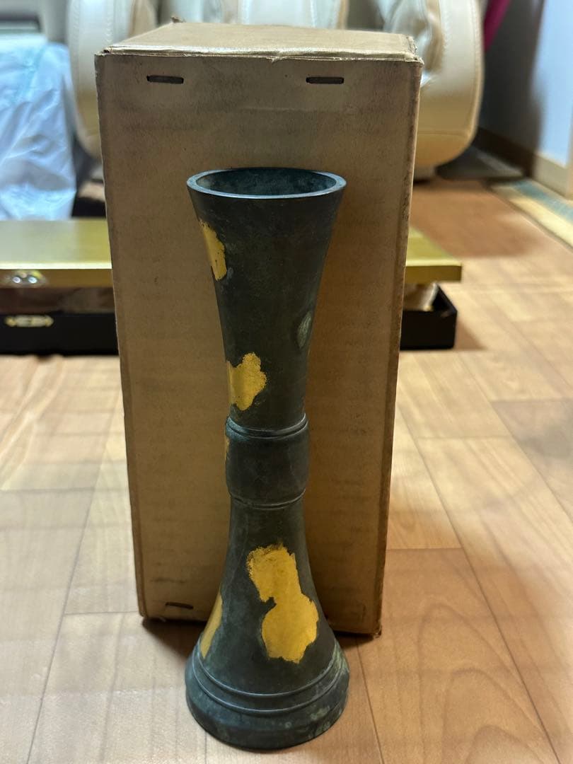 ブロンズ製花瓶 金色アクセント