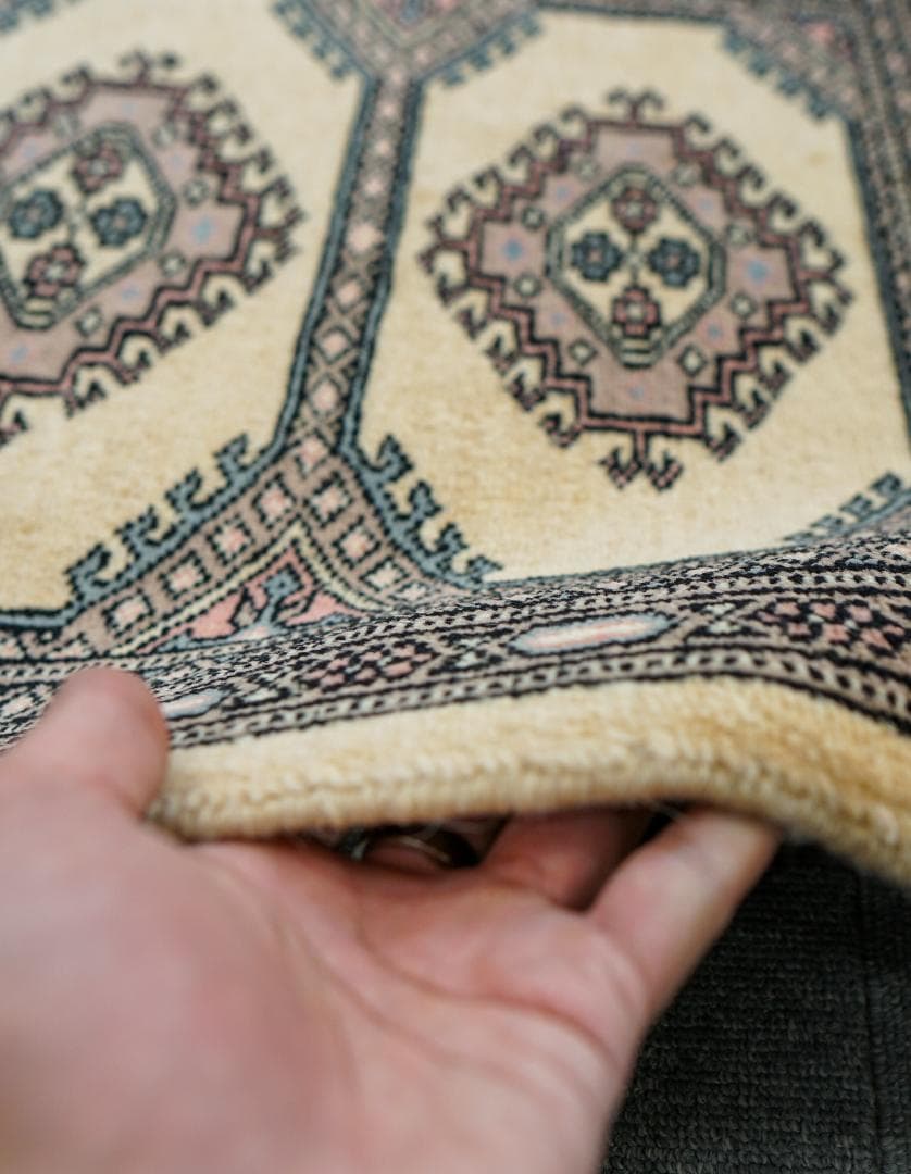 102×62cm パキスタン手織り絨毯 トライバルラグ