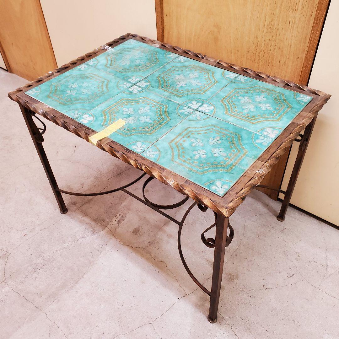 ターコイズタイル模様の長方形　アイアンテーブル