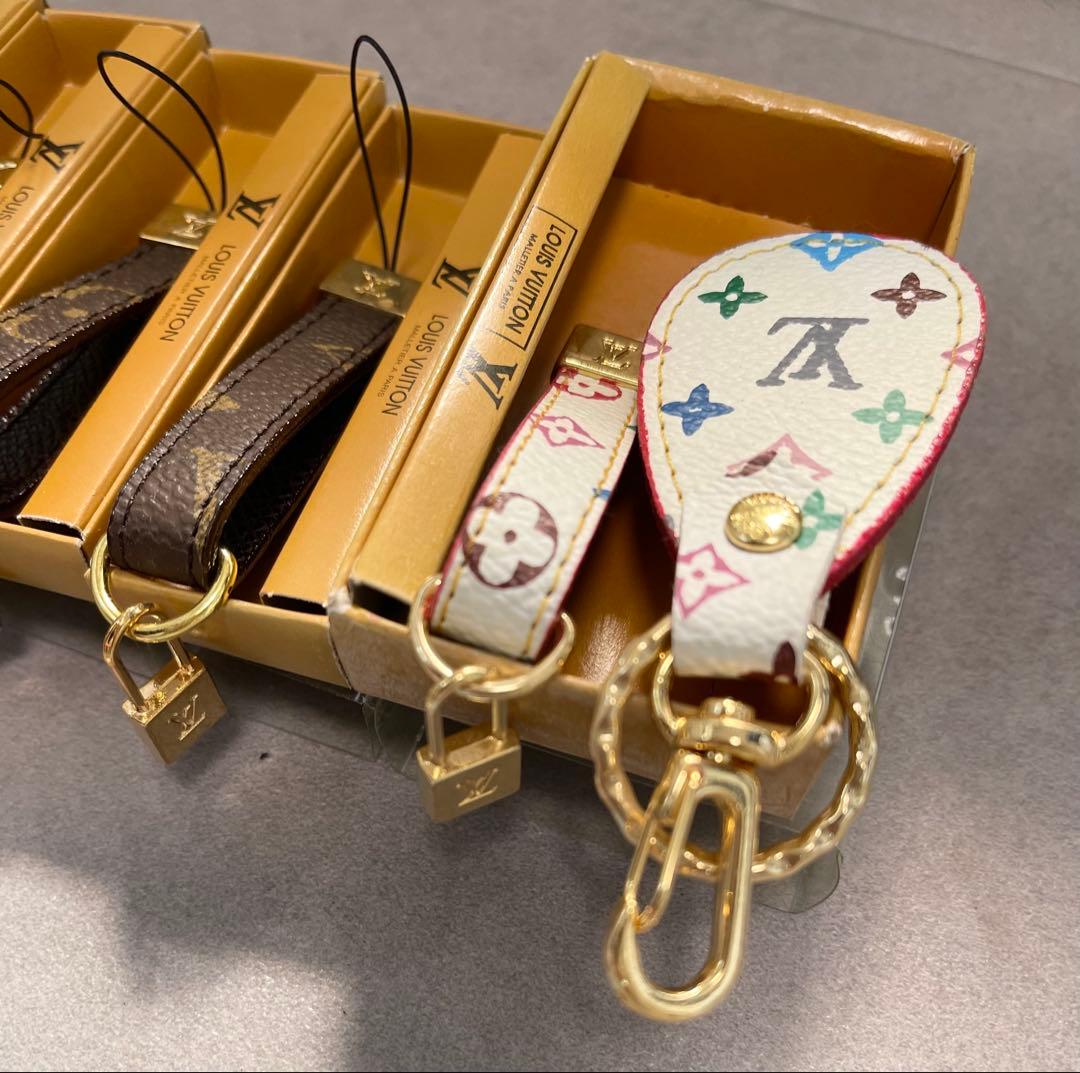 LOUIS VUITTON キーホルダー 8個セット