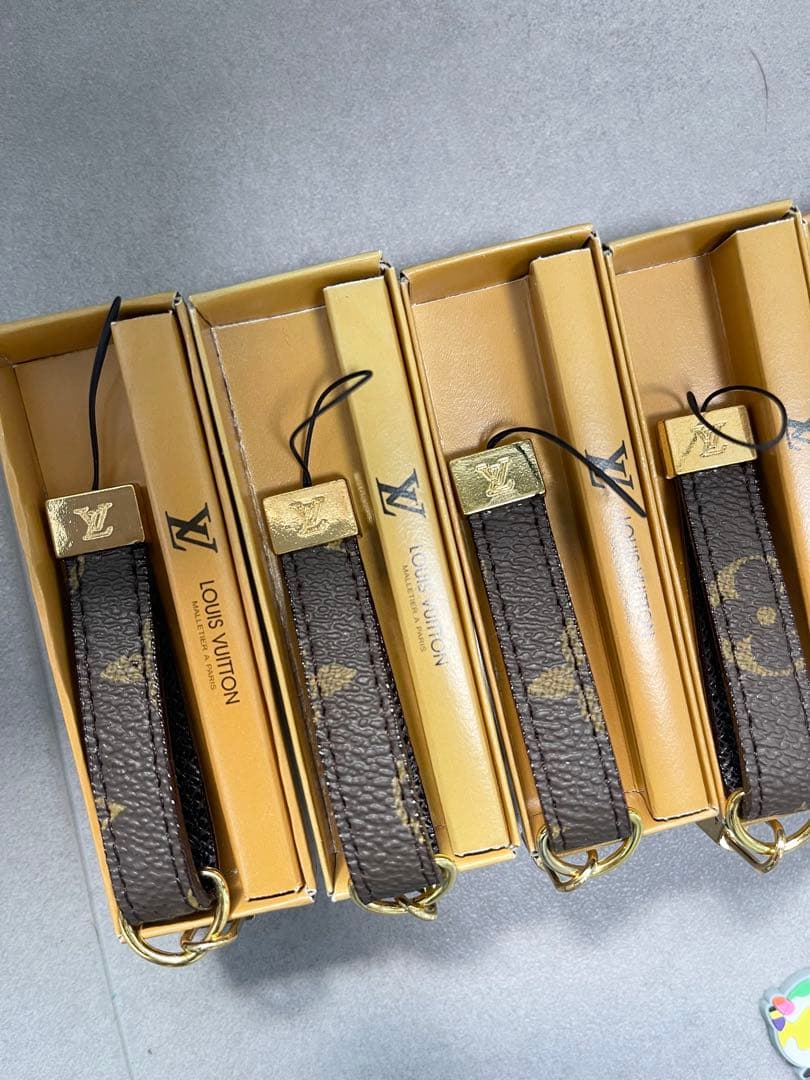 LOUIS VUITTON キーホルダー 8個セット