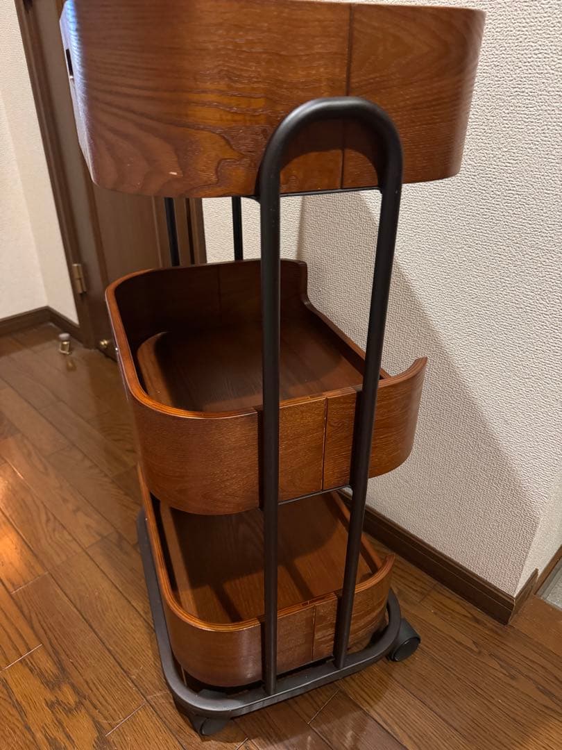 daoです。 最終値下げ！イタリアンウッドキャスター付きワゴン3段