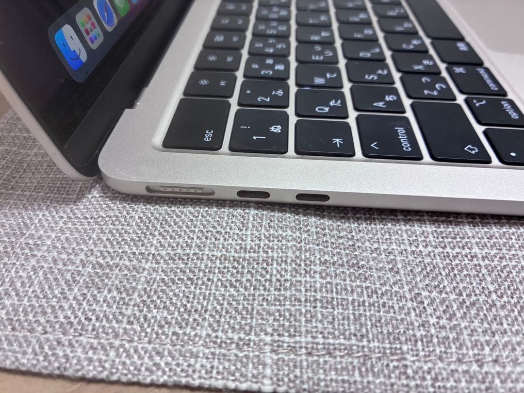 MacBook Air M2 スターライト 256GB