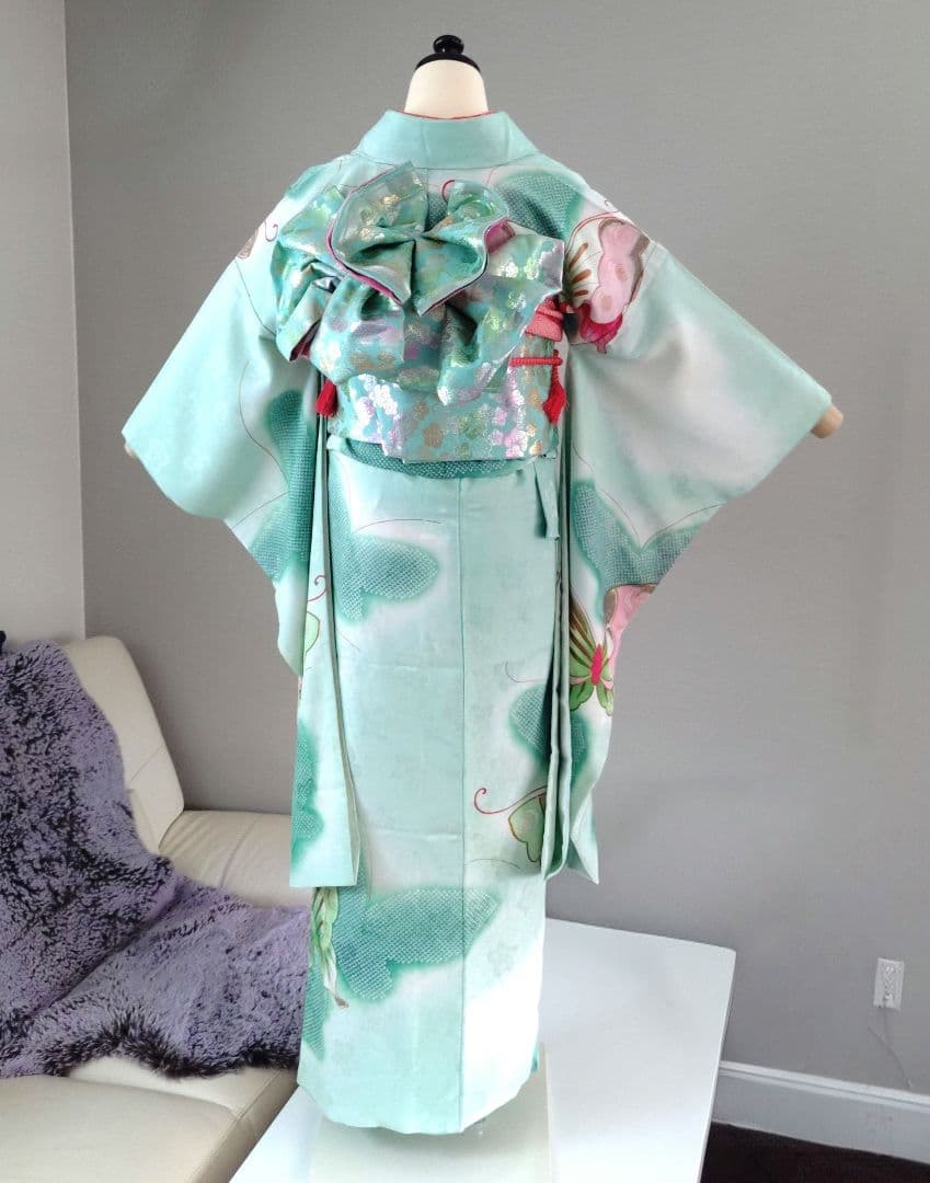 セール☆　振袖と作り帯など5点セット　ミントグリーンに蝶花　作り帯付け帯　刺繍