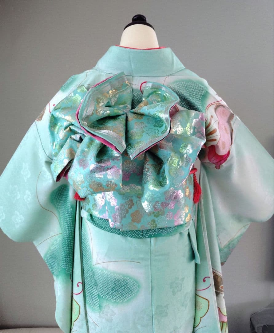 セール☆　振袖と作り帯など5点セット　ミントグリーンに蝶花　作り帯付け帯　刺繍