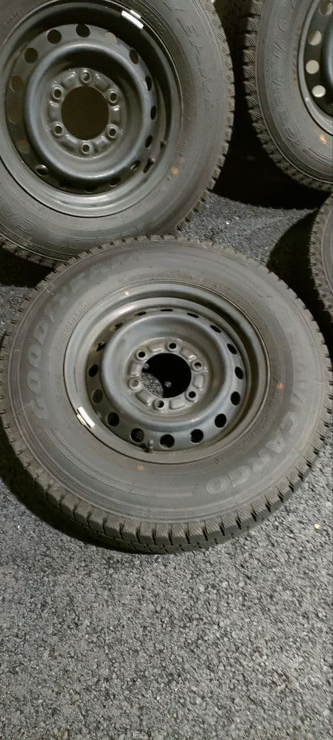 引取限定 ハイエース グッドイヤー スタッドレス 195/80-15