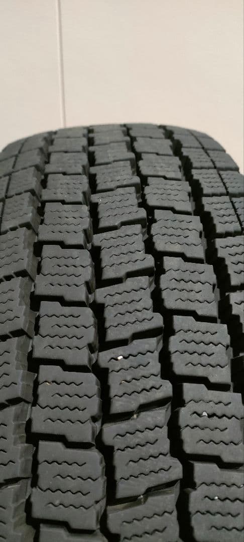 引取限定 ハイエース グッドイヤー スタッドレス 195/80-15