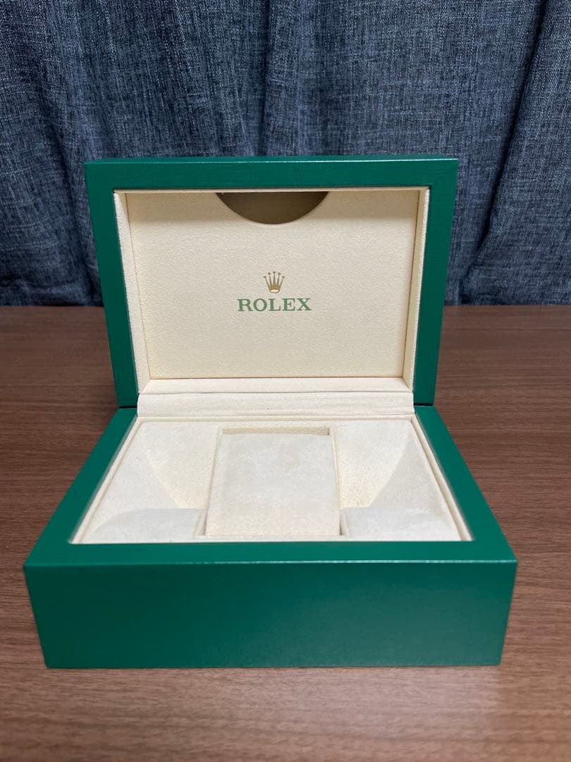 【極美品】ROLEX 箱　ギャランティカード等付属品有